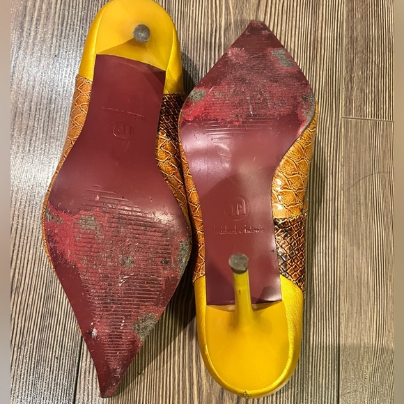 Gorgeous sleek Michael Antonio yellow pointed ‘snakeskin’ stiletto 3” heels - Picture 5 of 12